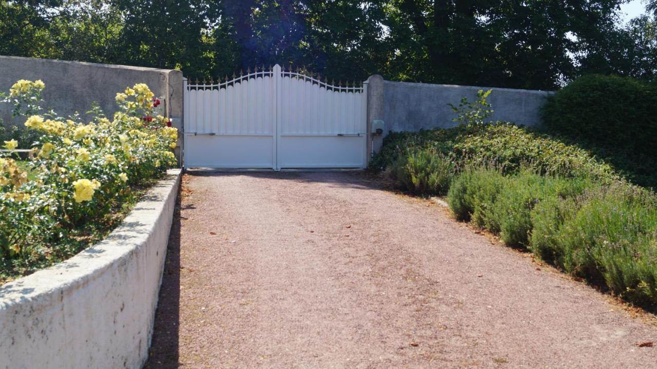 La Loumas Villa Charge Exterior photo